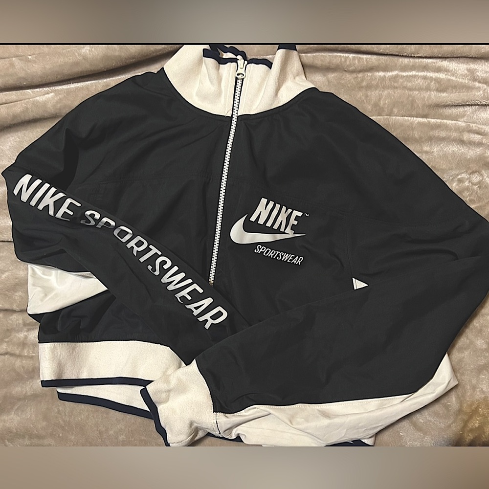 Cropped Nike sportswear zip up jacket